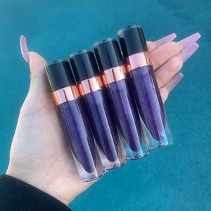 “𝔬𝔠𝔲𝔩𝔲𝔰“ lipgloss